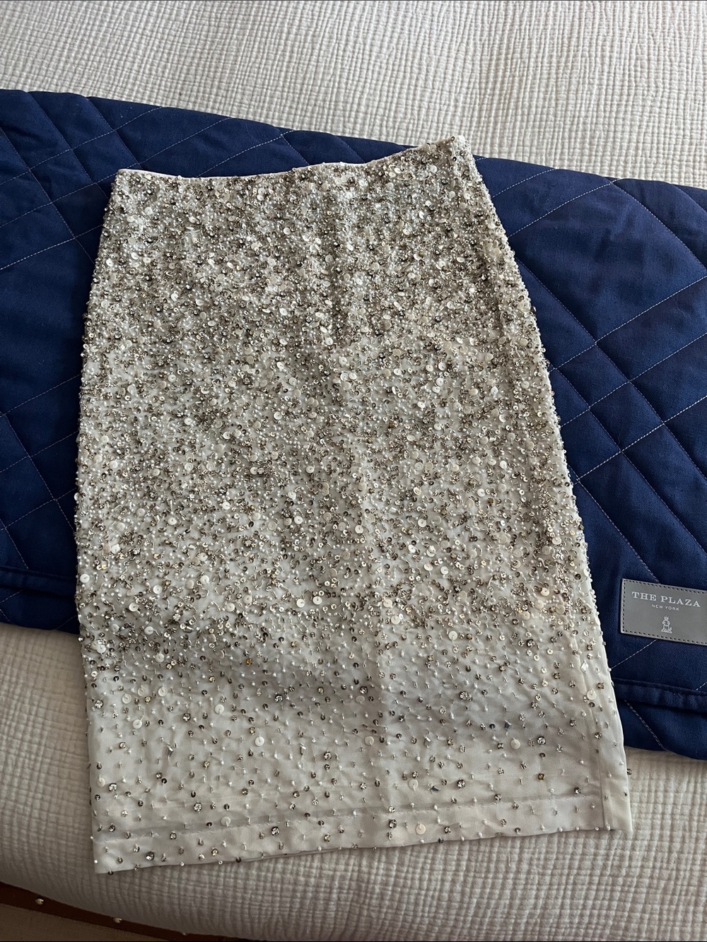Alice + Olivia Silver and White Sequin Pencil Skirt size 2